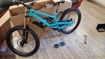 YT Industries Tues CORE 4 (2023) – TOP stav vel.L - 4