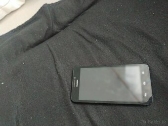 Prodám starší mobilní telefon huawei - 4