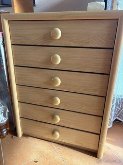 Prodám komody,skříně,kuchyň,botník,rohové sezení z masivu - 4