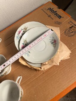 Sada retro šálků s podšálky – Květinový dekor a zlacení - 4