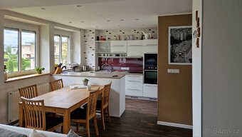 Jídelní stůl s židlemi - 4