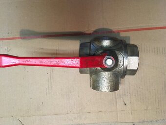 Ventil trojcestný mosazný-2";5/4" - 4