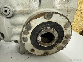 ELEKTROMOTOR S PREVODOVKOU 12 ot/min - 4