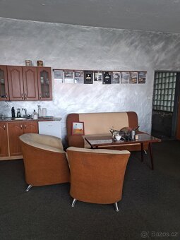 Kancelářský nábytek a sedací souprava - 4