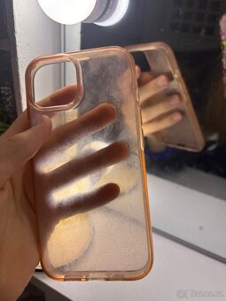 Průhledné kryty na iPhone 15 - 4