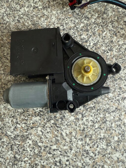 VW Touran motor stahovaci oken pr.str c.d 1T0959701400M - 4
