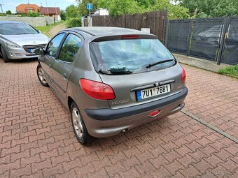 Peugeot 206 1.4 55kw r.v 2000 - 4