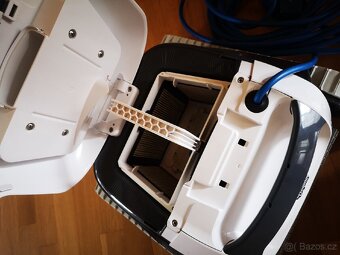 Automatický bazénový vysavač Dolphin E10 - 4