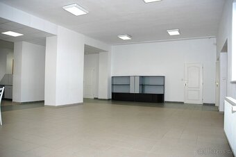 Pronájem nebytových/komerčních/kancelářských prostor - 4