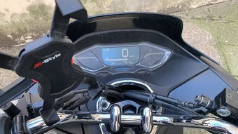 Pronajem skútru Honda PCX 125 - 4