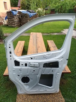 Renault Trafic III - IV pravé přední dveře + ochranné lišty - 4