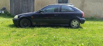 Honda Civic 1,5i LS - 4