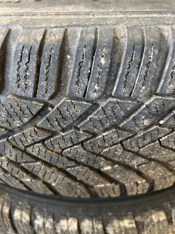 Kola 195/65 R15 4x disk a zánovní zimní pneu , na Škoda Octa - 4