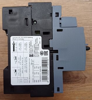 Motorový jistič Siemens 3RV2011-1AA10 + pomocný kontakt 3RV2 - 4