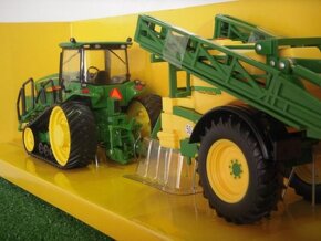 Modely  traktor john deere 1:32 britains. - 4