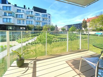 Prodej bytu 1+kk 45 m2 s balkonem, sklepem a garážovým stání - 4