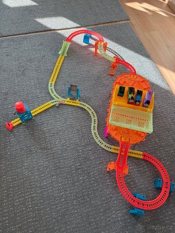 Fisher Price Mašinka Tomáš svítící dráha + mašinky - 4