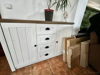 Nábytek Provence - vitrína, komody, skříň a stolek - 4