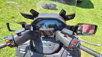 Suzuki Burgman 650 - 4