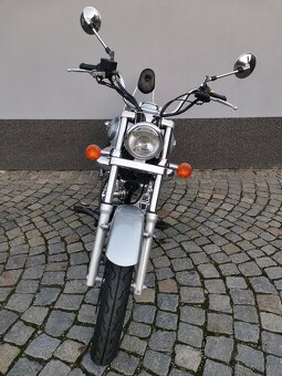 Suzuki Intruder 250 - 4