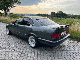 BMW e34 sedan 520i - 4