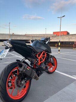 Ktm duke 125 black akrapovic (2021) - 4