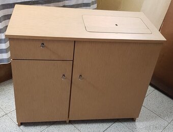 Starožitný šicí stroj SINGER + skříňka - 4