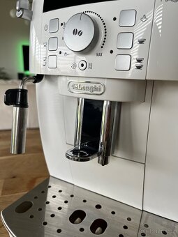 Plne funkčný automatický kávovar Delonghi - 4