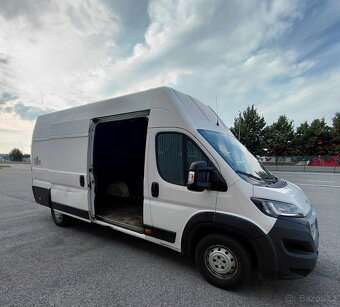 Půjčte si Peugeot L4H3 s nákladovou rampou - 4