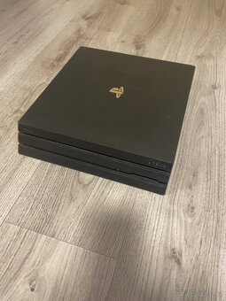 PS4 pro 1TB + 3 ovladače + ps4 kamera - 4