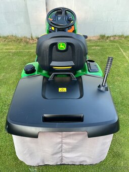 Sekací traktůrek John Deere X350R - 4
