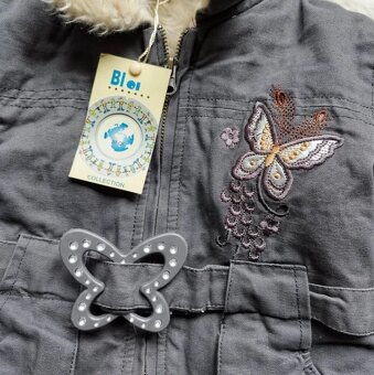 Dívčí zimní bundička s kožíškem motýlek šedá - 4