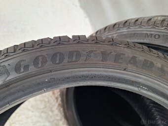 Prodám zimní pneu 225/40/18 Goodyear - 4