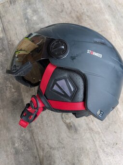 Prodám novou lyžařskou helmu STORMRED se štítem - 4