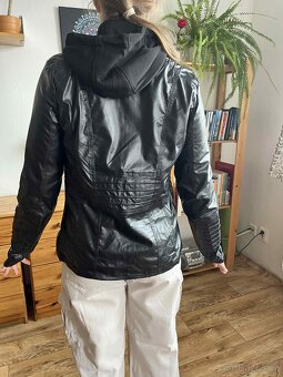 Dámská bunda z umělé kůže černá - 4