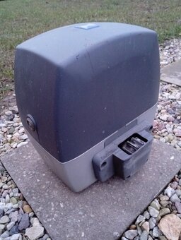 Pojízdná brána s motorem - 4