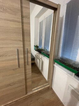 Robustní šatní skříň - 4