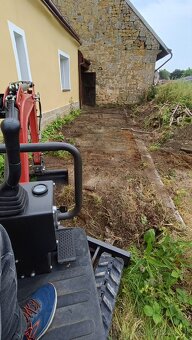 Výkopové práce a rovnání terénu Minibagrem - 4