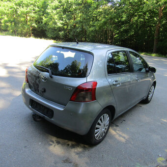 Toyota Yaris II 1,3VVT-i 64kw, AUTOMAT, Klimatizace - 4