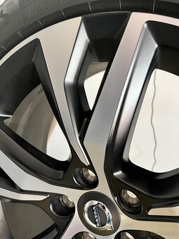 nová kompletní sada kol Volvo 18" zimní pneu 235/45 R18 V X - 4