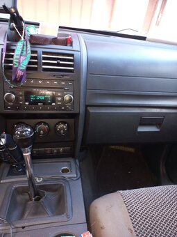 Dodge Nitro - 4