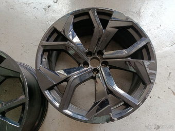 Audi Sport Q8 RS -orig.alu 10,5x23 ET18 pouze 2ks.Poškrábané - 4