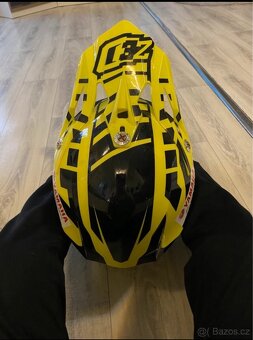 Zelená fosforová helma - 4