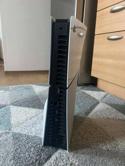 PS5 s mechanikou + 2x ovladač (DualSense) - 4