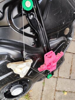 VW Passat B7 díly dveří - 4