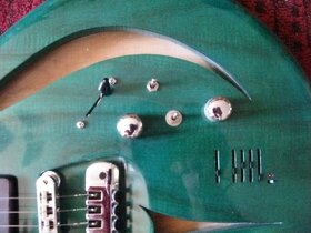 Prodám elektrickou kytaru orig Janecký - Krásný stav - 4