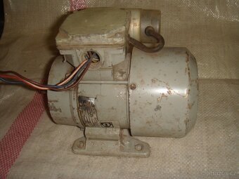 Motor s bruskou. - 4