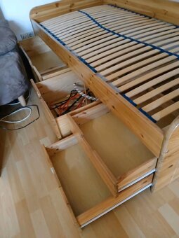 Postel 200x100cm - matrace, rošt a noční stolek - 4