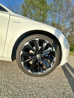 Škoda Superb Combi 2.0 TDI 110kW Laurin & Klement - 4