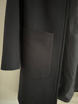 Černý kabátek rovného střihu, H&M, vel. 40 - 4